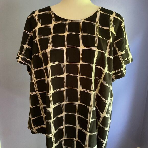 Black/White Womens Blouse with Back Buttons size 1XL - Picture 1 of 4